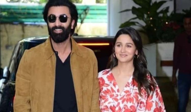 রামমন্দিরে ঢুকতে যে কারণে বাধার মুখে আলিয়া-রণবীর